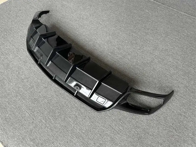 LAMBORGHINI URUS Carbon Fiber Rear Diffuser