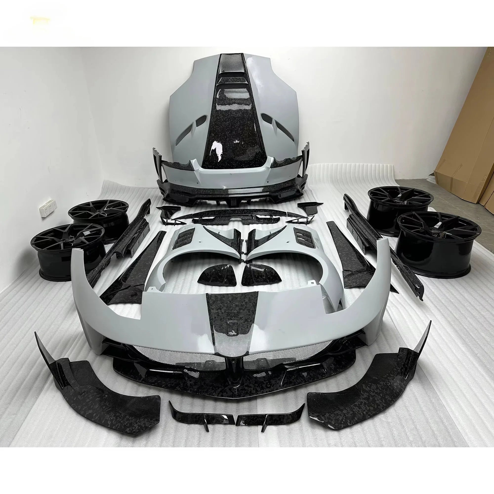 FERRARI 812 Partial Dry Forged Carbon Fiber Mansori Style Body Kit