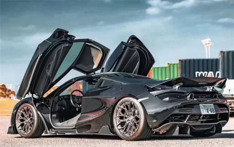 MCLAREN 720S  Dry Carbon Fiber V Style Back Side Skirt