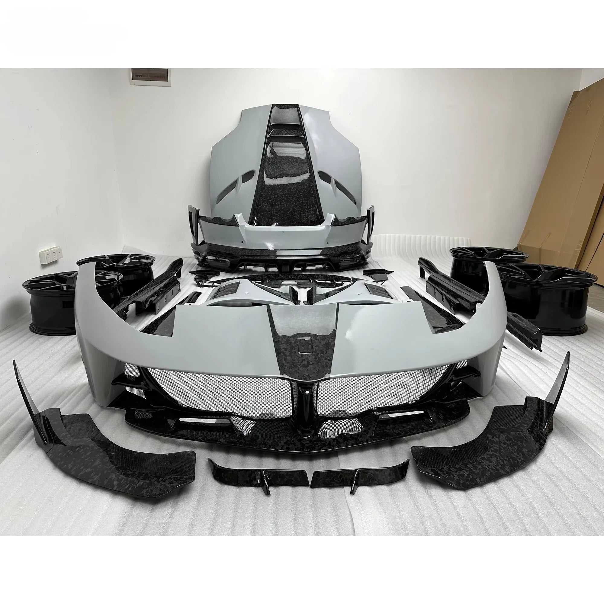 FERRARI 812 Partial Dry Forged Carbon Fiber Mansori Style Body Kit