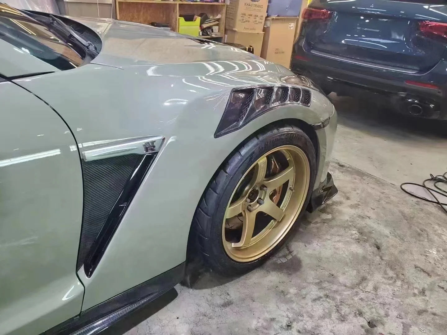 NISSAN R35 Carbon Fiber Front Fender Vent Trim