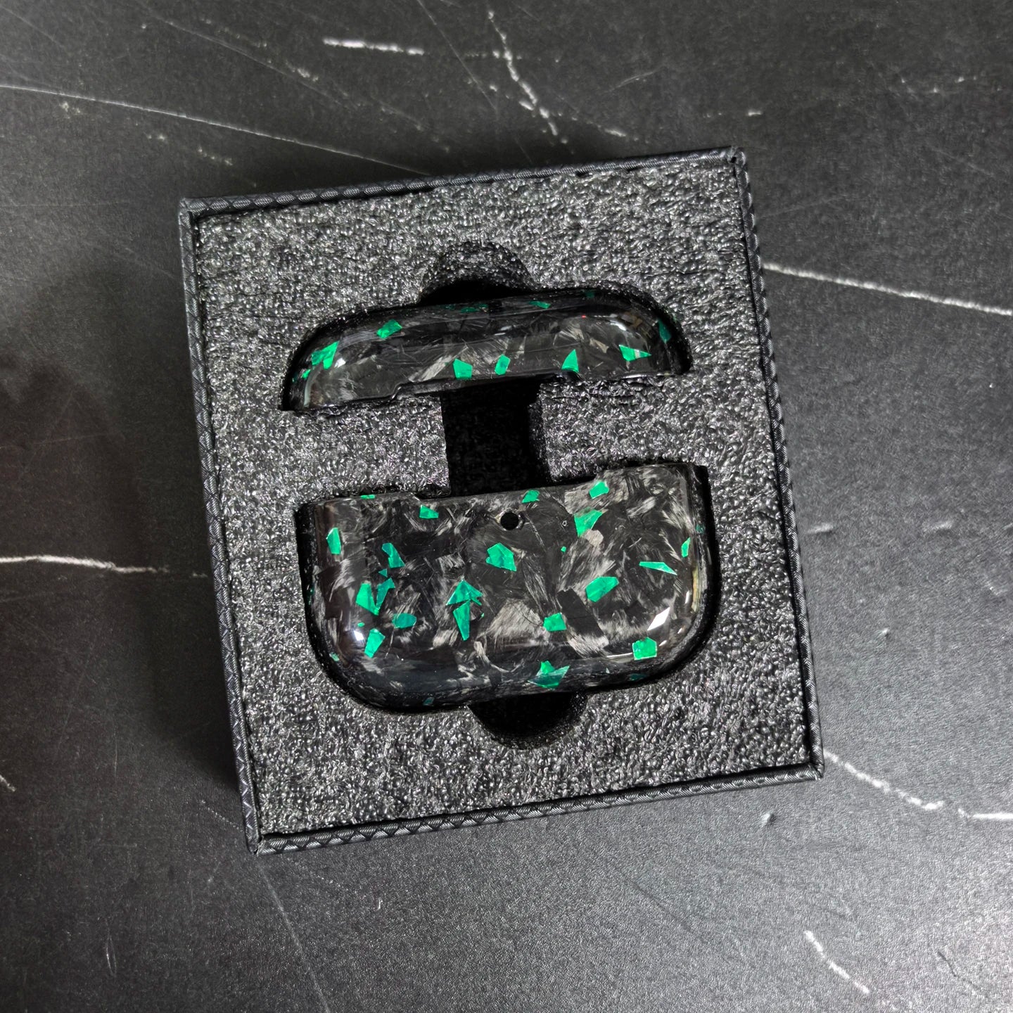 Apple AirPods Carbon Fiber Case